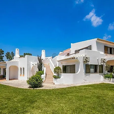 Villa Emerald Escape