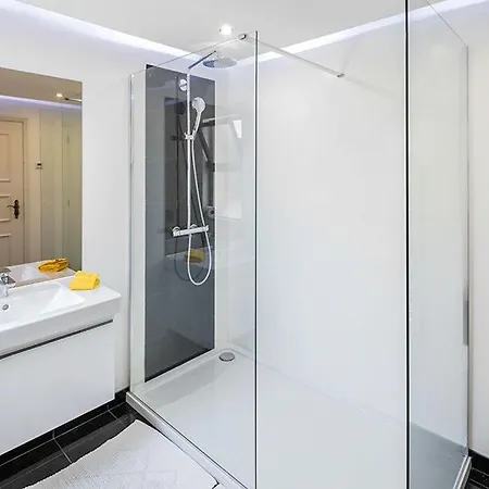 Villa Emerald Escape