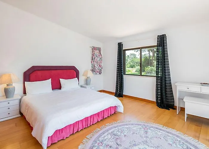 Willa Emerald Escape