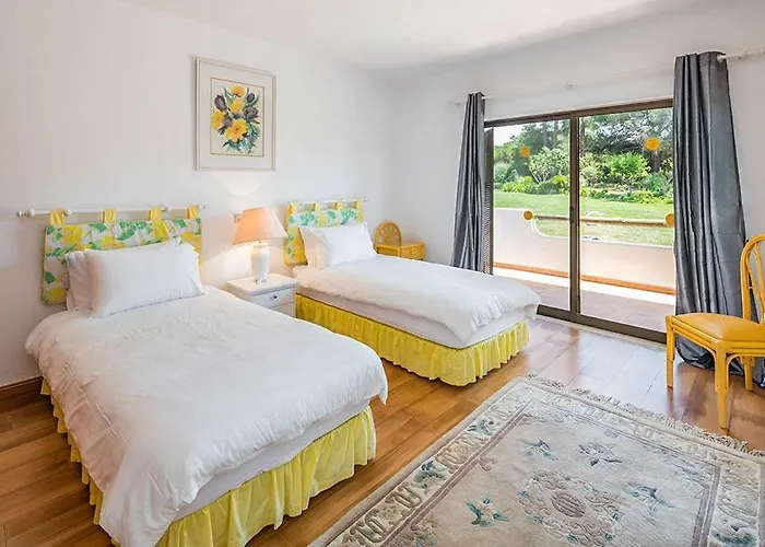 Emerald Escape Willa *