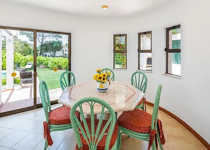 Villa Emerald Escape *