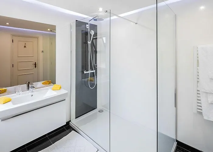 Villa Emerald Escape