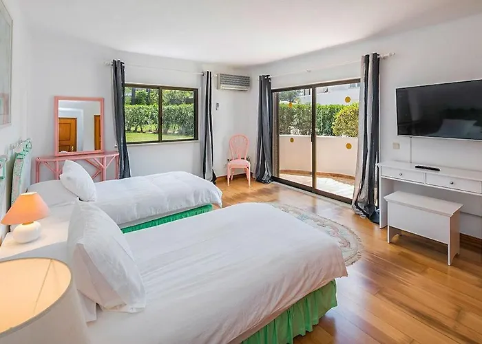 Emerald Escape Villa Almancil